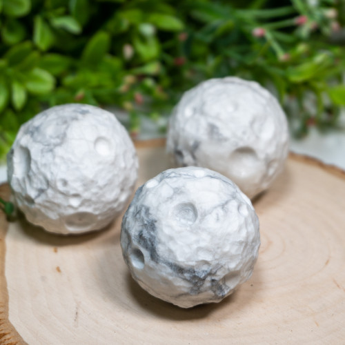 Howlite Moon