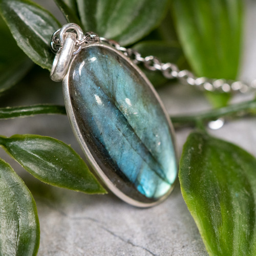 Labradorite Meanings and Crystal Properties - The Crystal Council