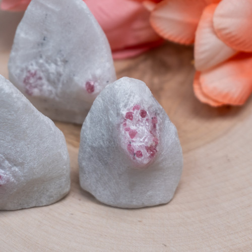 Spinel in Marble Random