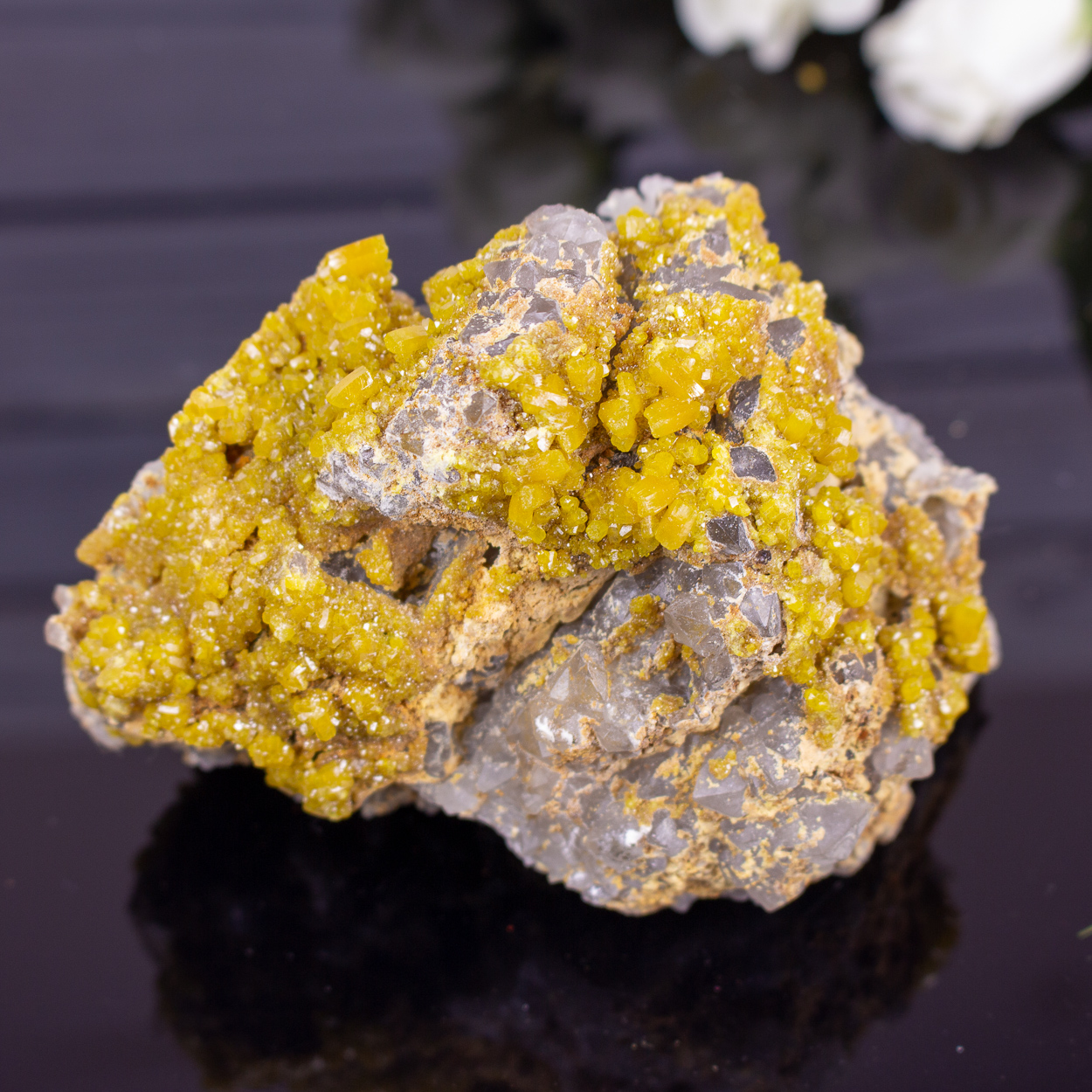 Pyromorphite on Quartz