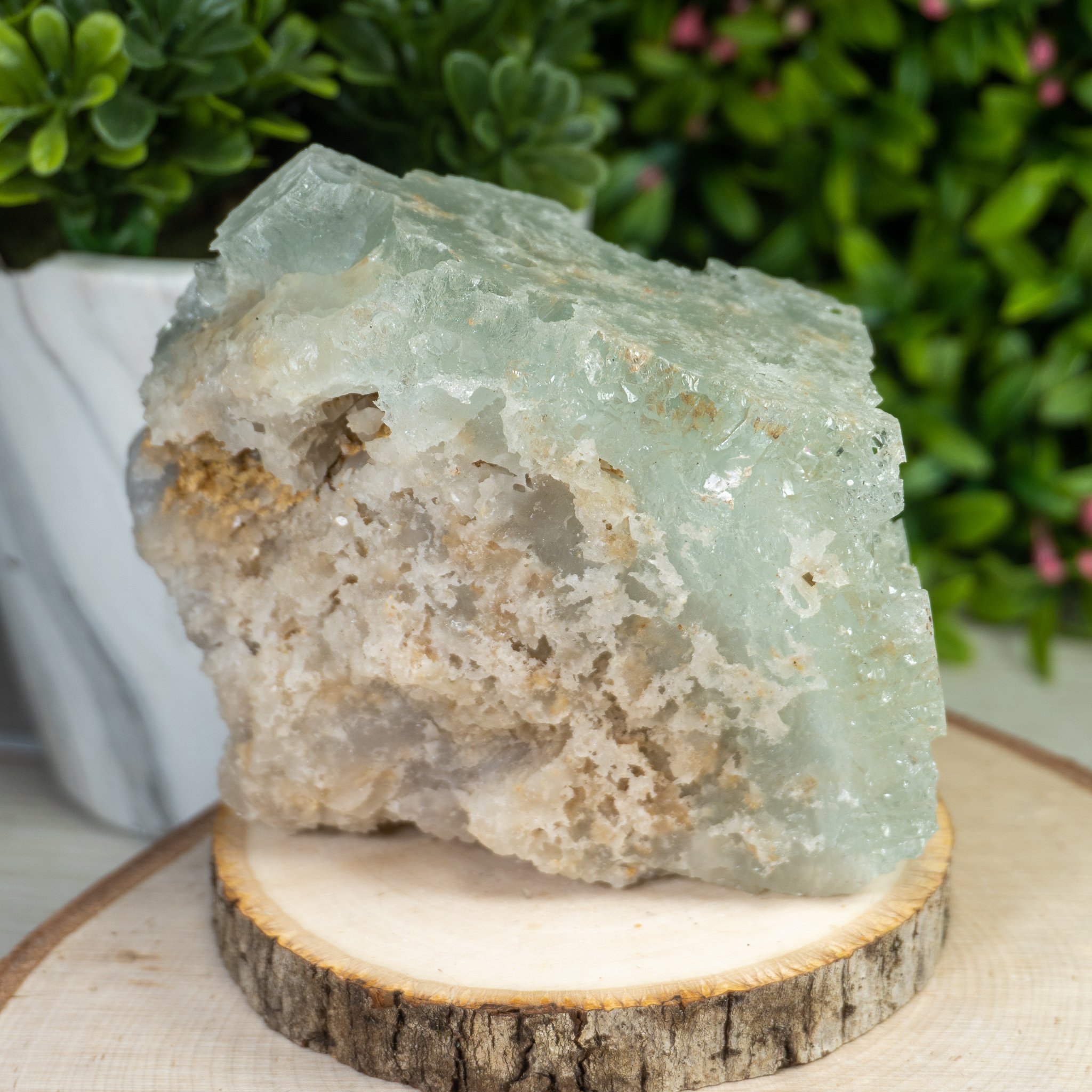 raw aquamarine stone