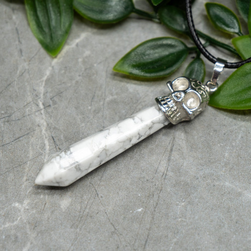 Howlite Skull Point Necklace