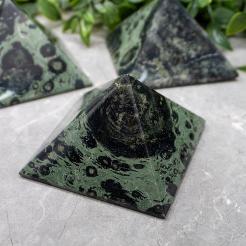 Kambaba Jasper Medium Pyramid
