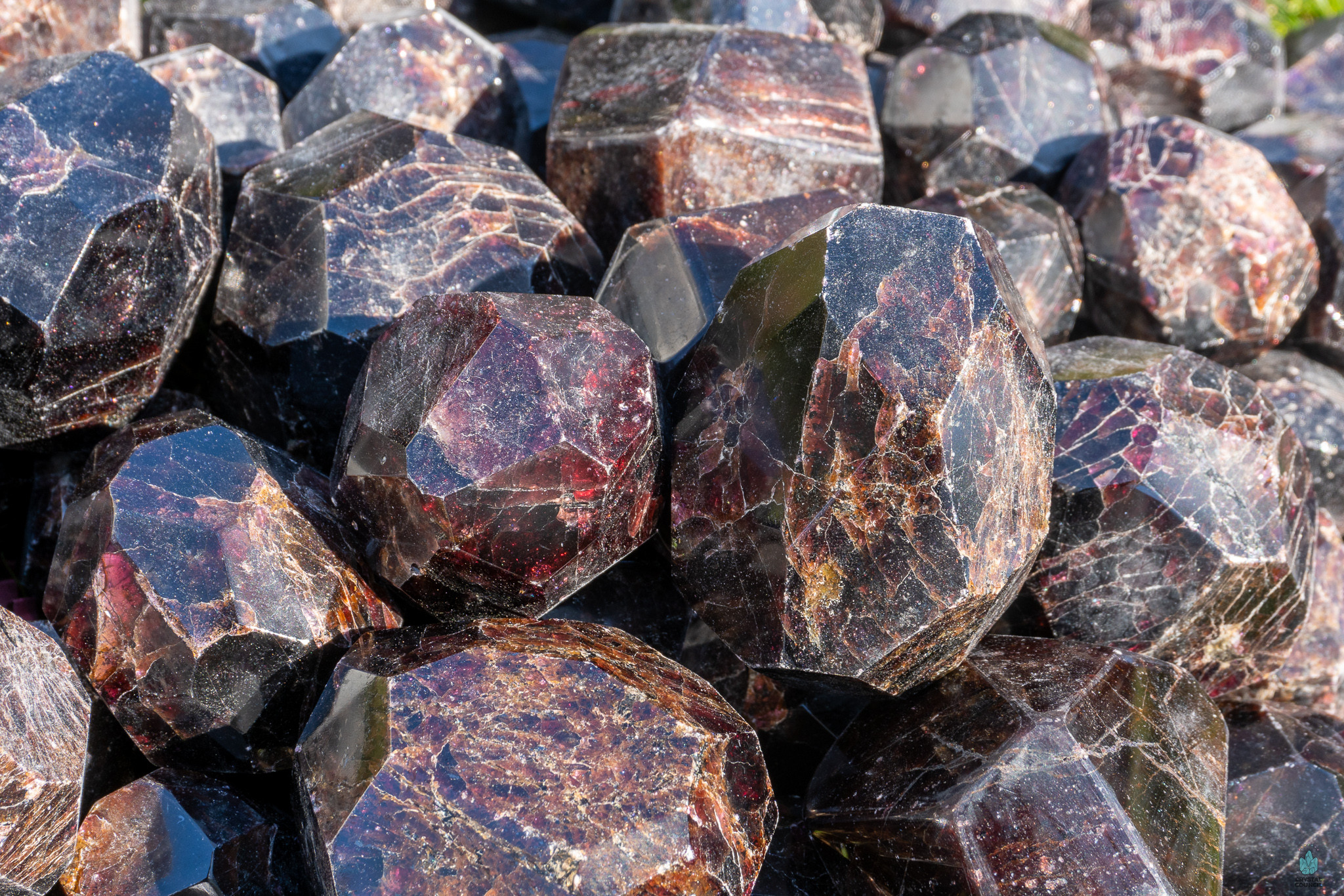 Garnet Stone: Its Meaning, Properties & Value