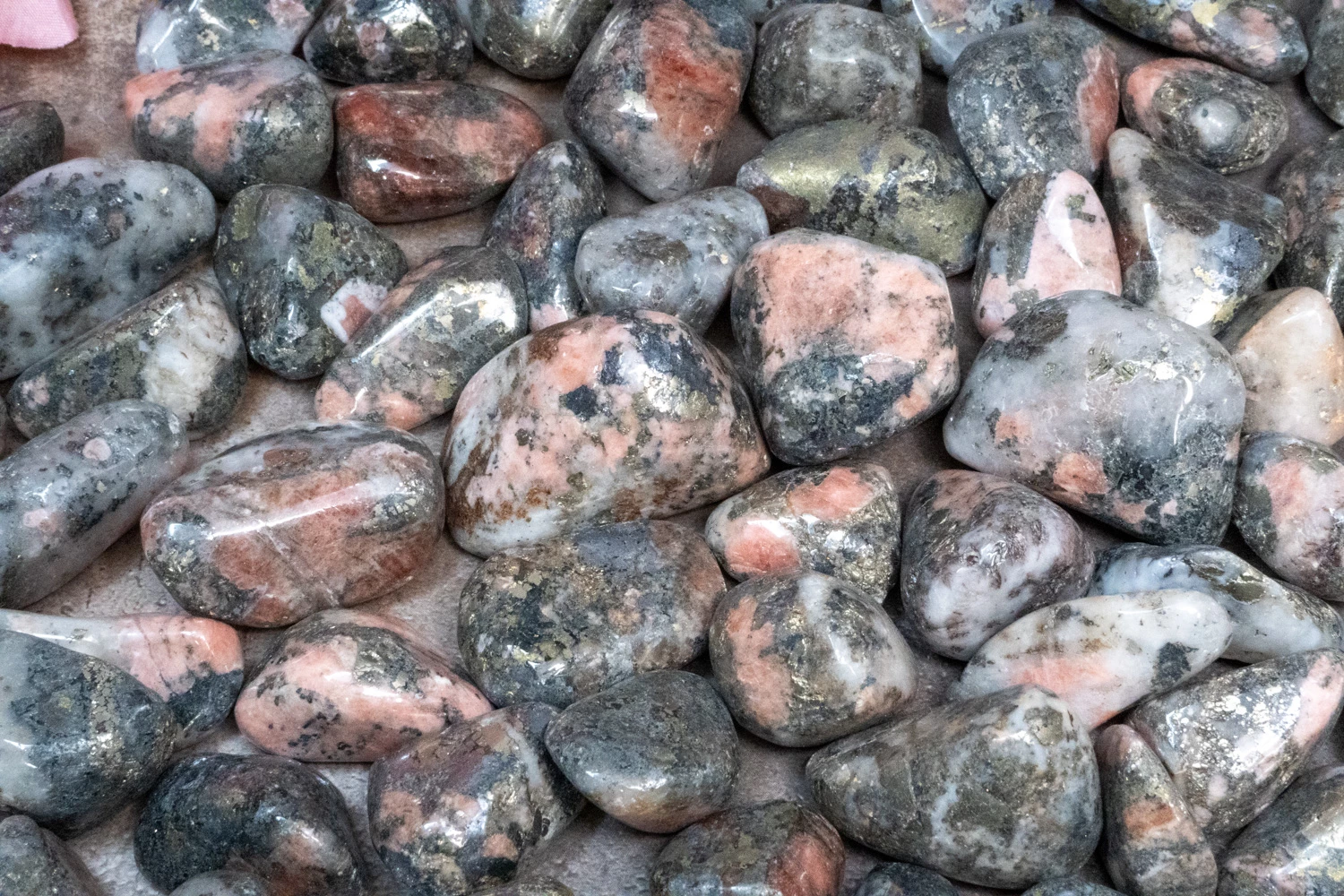 Triplite, Wagnerite and Pyrite in Quartz