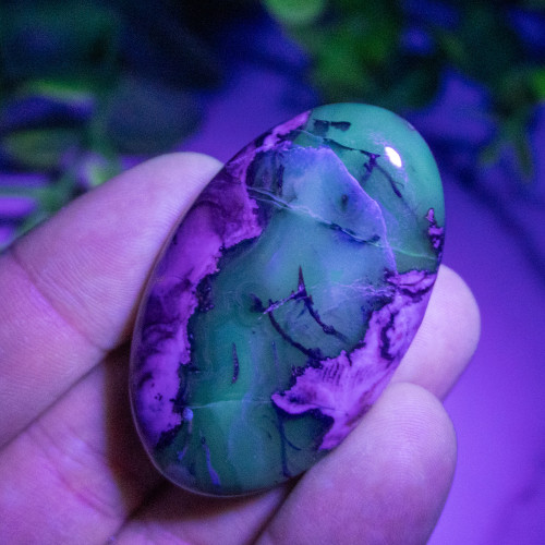 Volcano Agate (UV Reactive) Palmstone #9