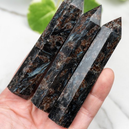 Garnet in Arfvedsonite Tower Random