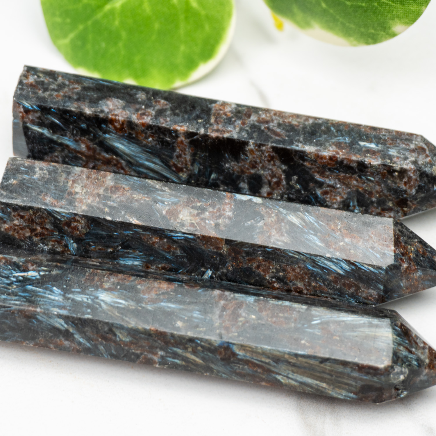 Garnet in Arfvedsonite Tower Random