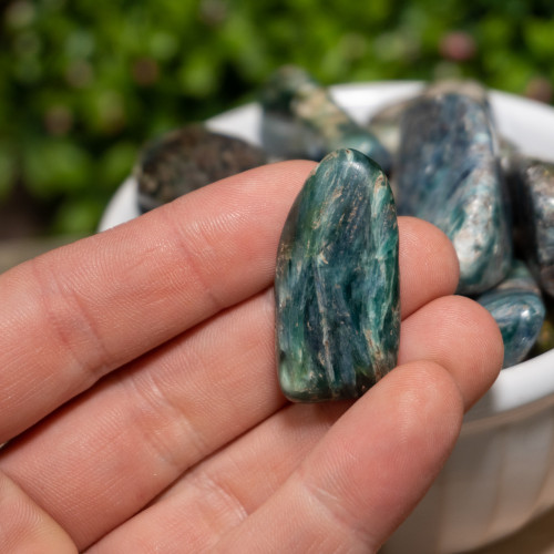 Green Kyanite Meanings and Crystal Properties - The Crystal Council