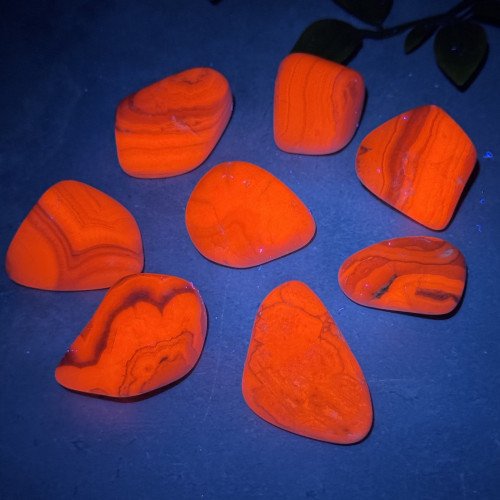Mangano Calcite Tumbled (UV Reactive)